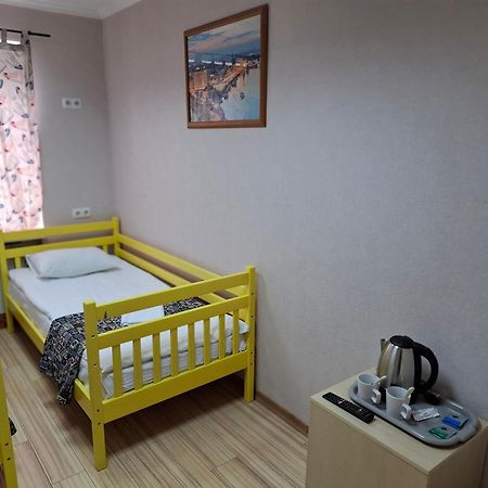 Guest House "Vladimirskaya 42" Kiev Ngoại thất bức ảnh