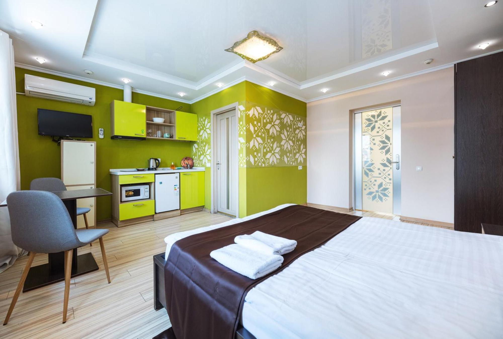 Guest House "Vladimirskaya 42" Kiev Ngoại thất bức ảnh