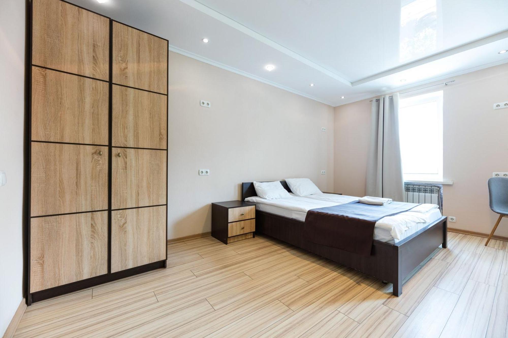 Guest House "Vladimirskaya 42" Kiev Ngoại thất bức ảnh