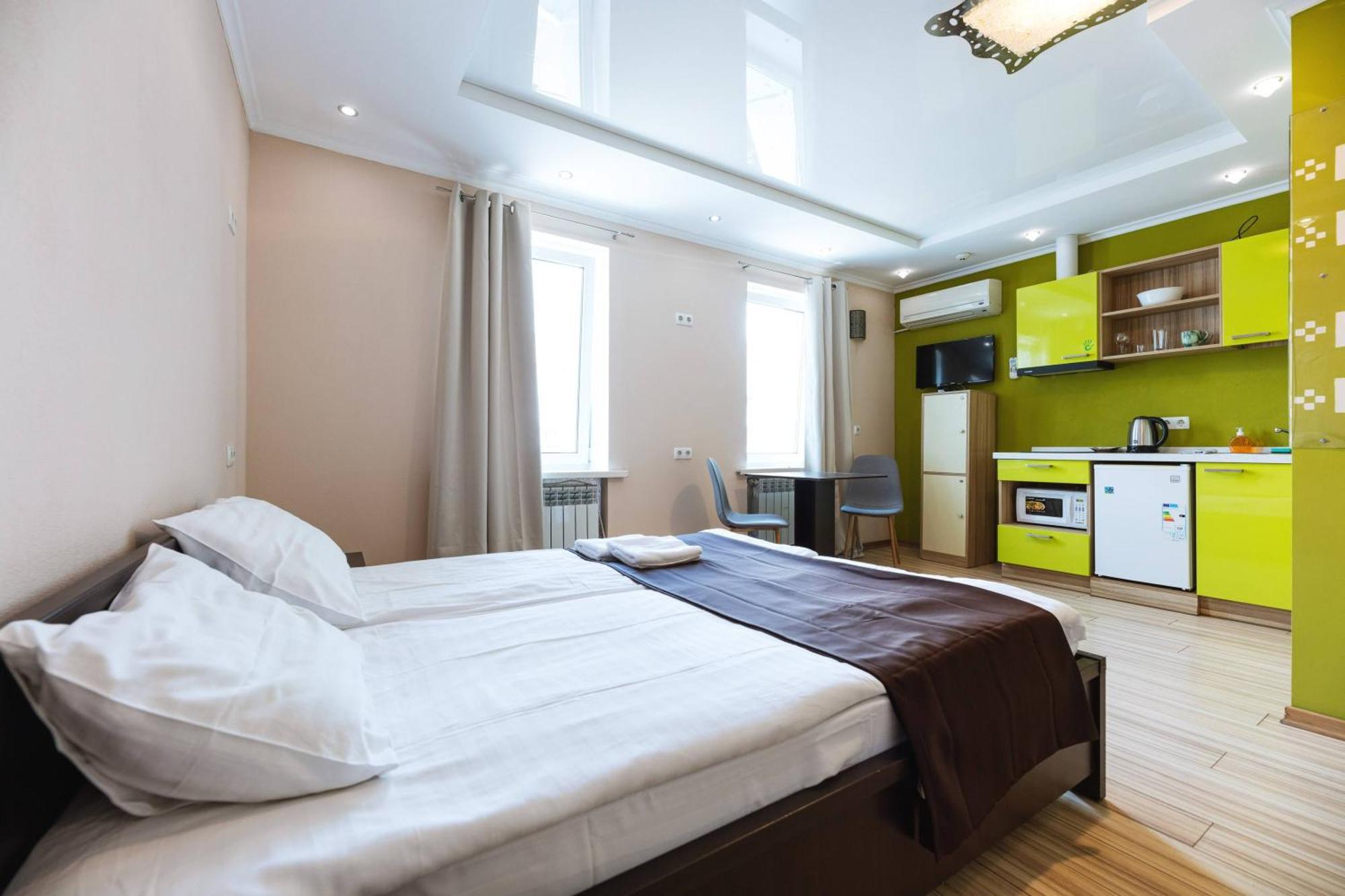 Guest House "Vladimirskaya 42" Kiev Ngoại thất bức ảnh