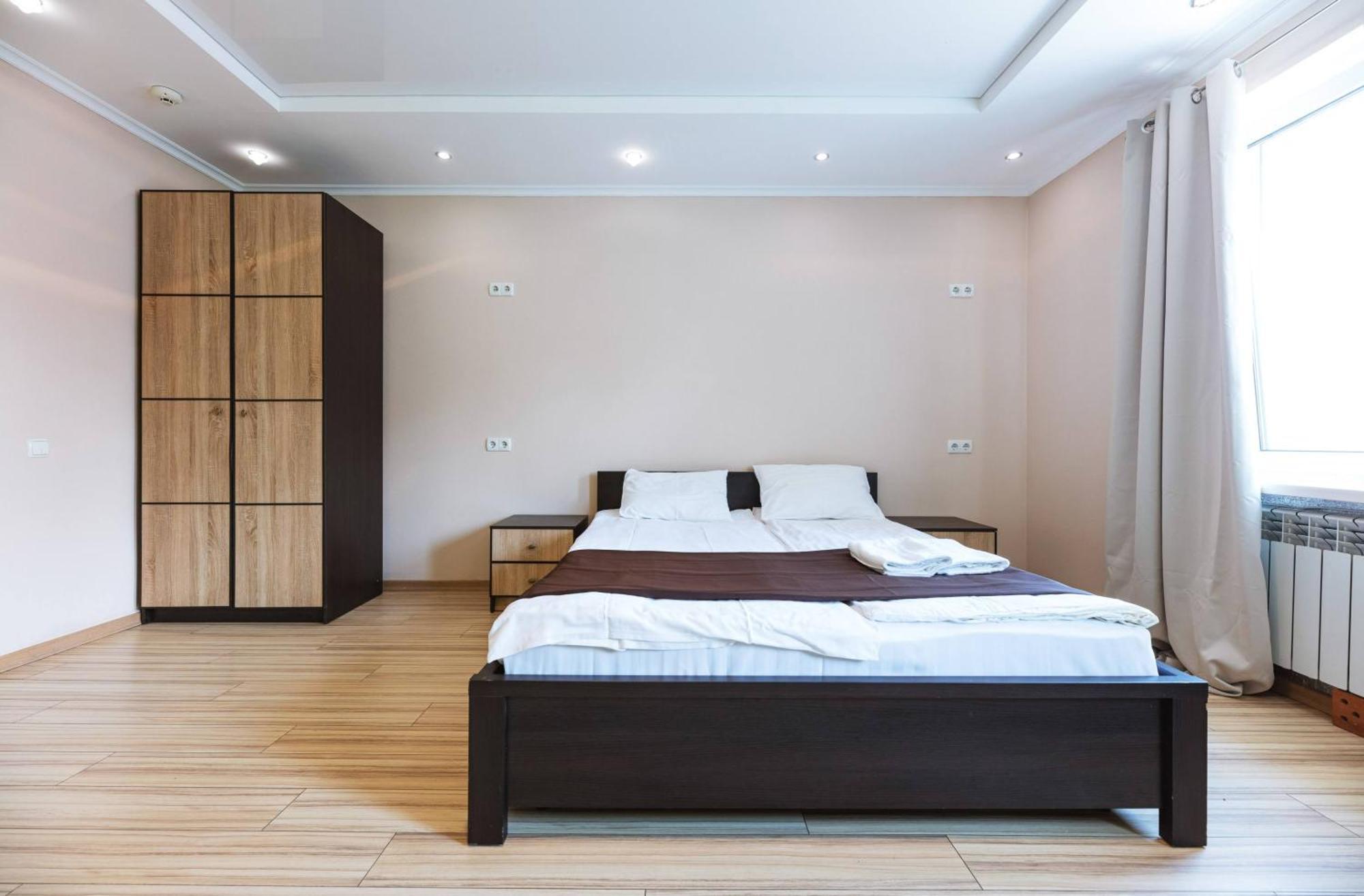 Guest House "Vladimirskaya 42" Kiev Ngoại thất bức ảnh