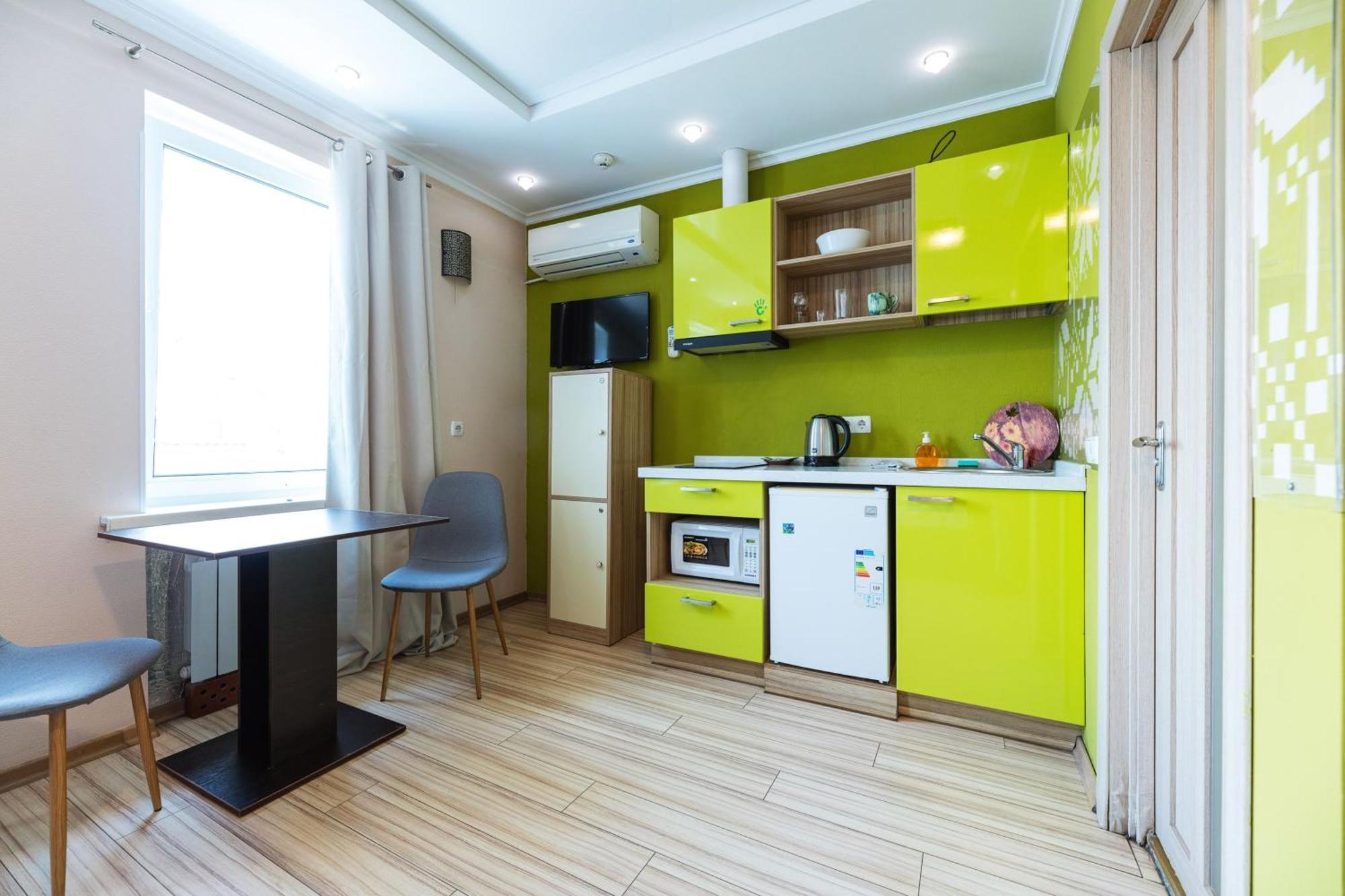 Guest House "Vladimirskaya 42" Kiev Ngoại thất bức ảnh