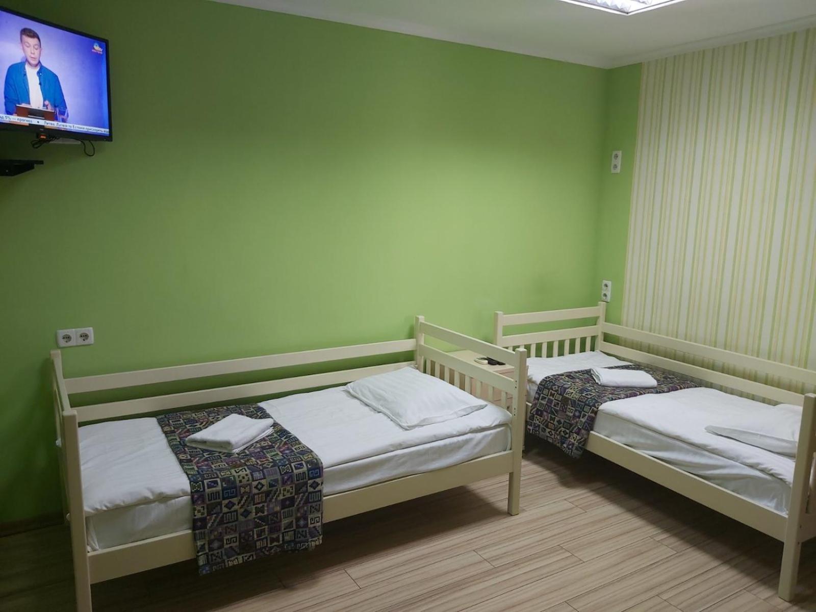 Guest House "Vladimirskaya 42" Kiev Ngoại thất bức ảnh