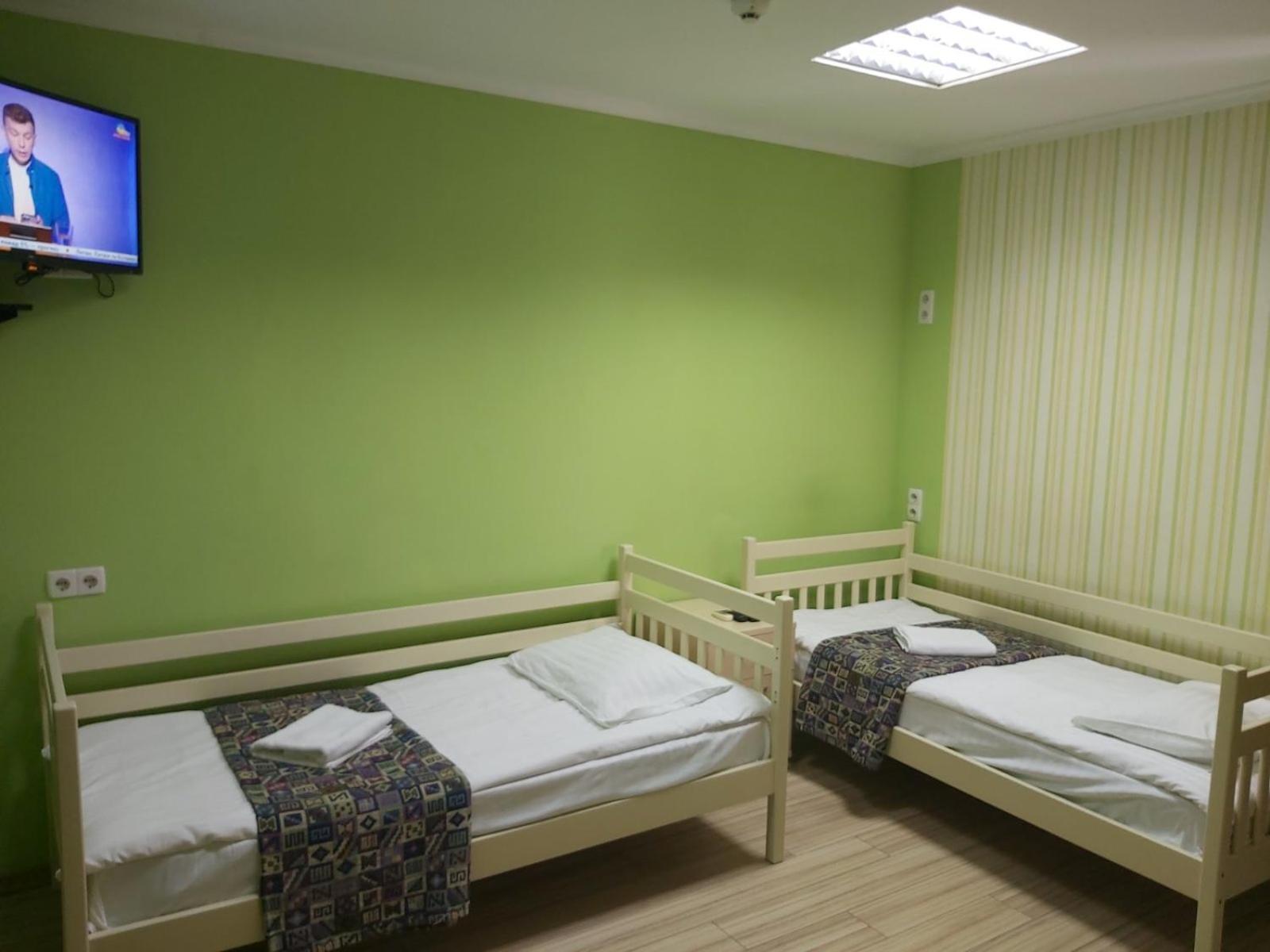 Guest House "Vladimirskaya 42" Kiev Ngoại thất bức ảnh