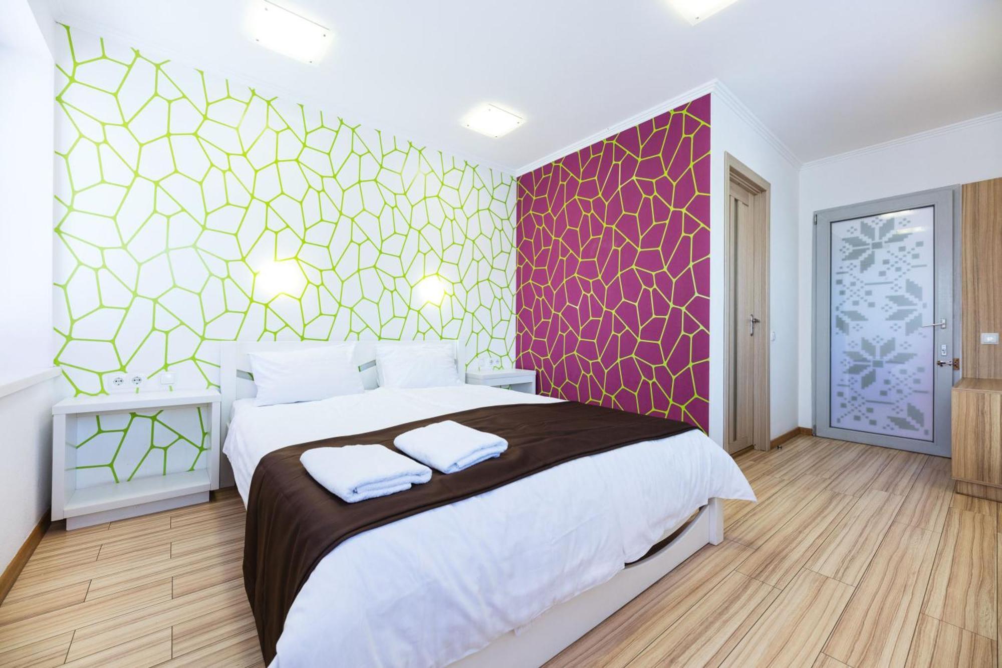 Guest House "Vladimirskaya 42" Kiev Ngoại thất bức ảnh
