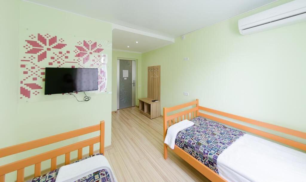 Guest House "Vladimirskaya 42" Kiev Ngoại thất bức ảnh