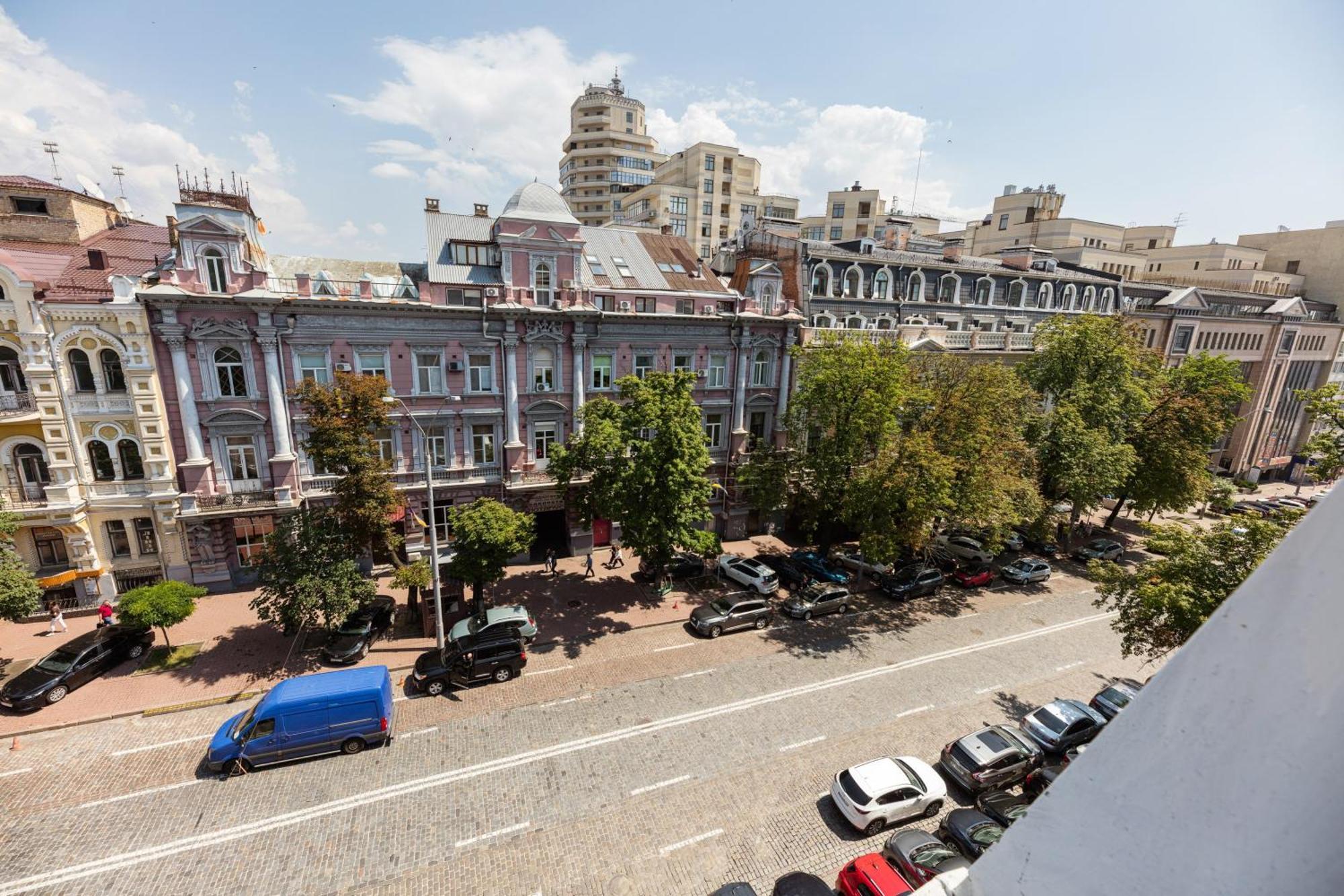 Guest House "Vladimirskaya 42" Kiev Ngoại thất bức ảnh