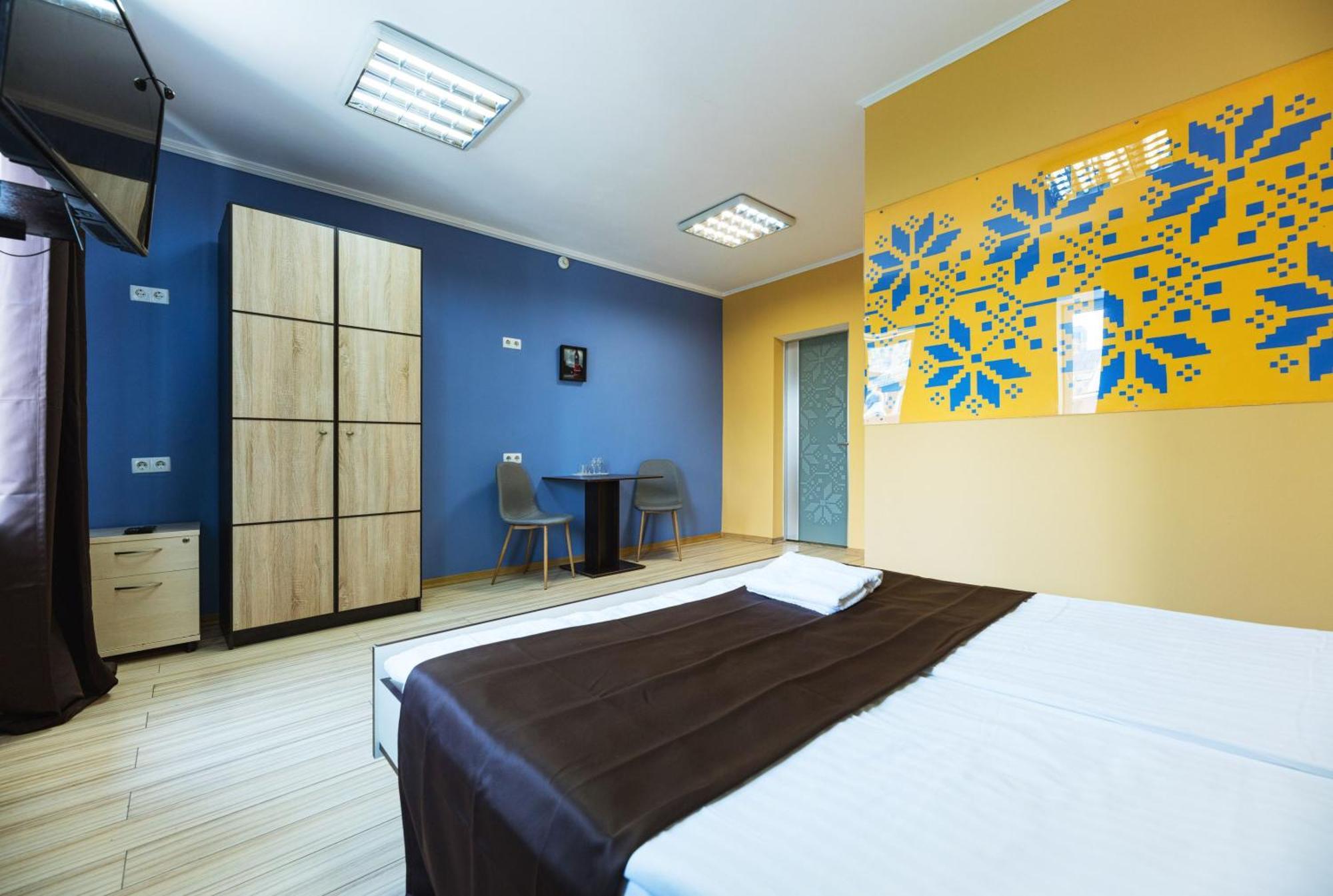 Guest House "Vladimirskaya 42" Kiev Ngoại thất bức ảnh