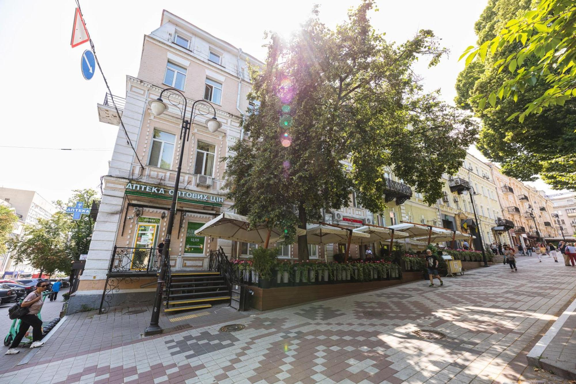 Guest House "Vladimirskaya 42" Kiev Ngoại thất bức ảnh