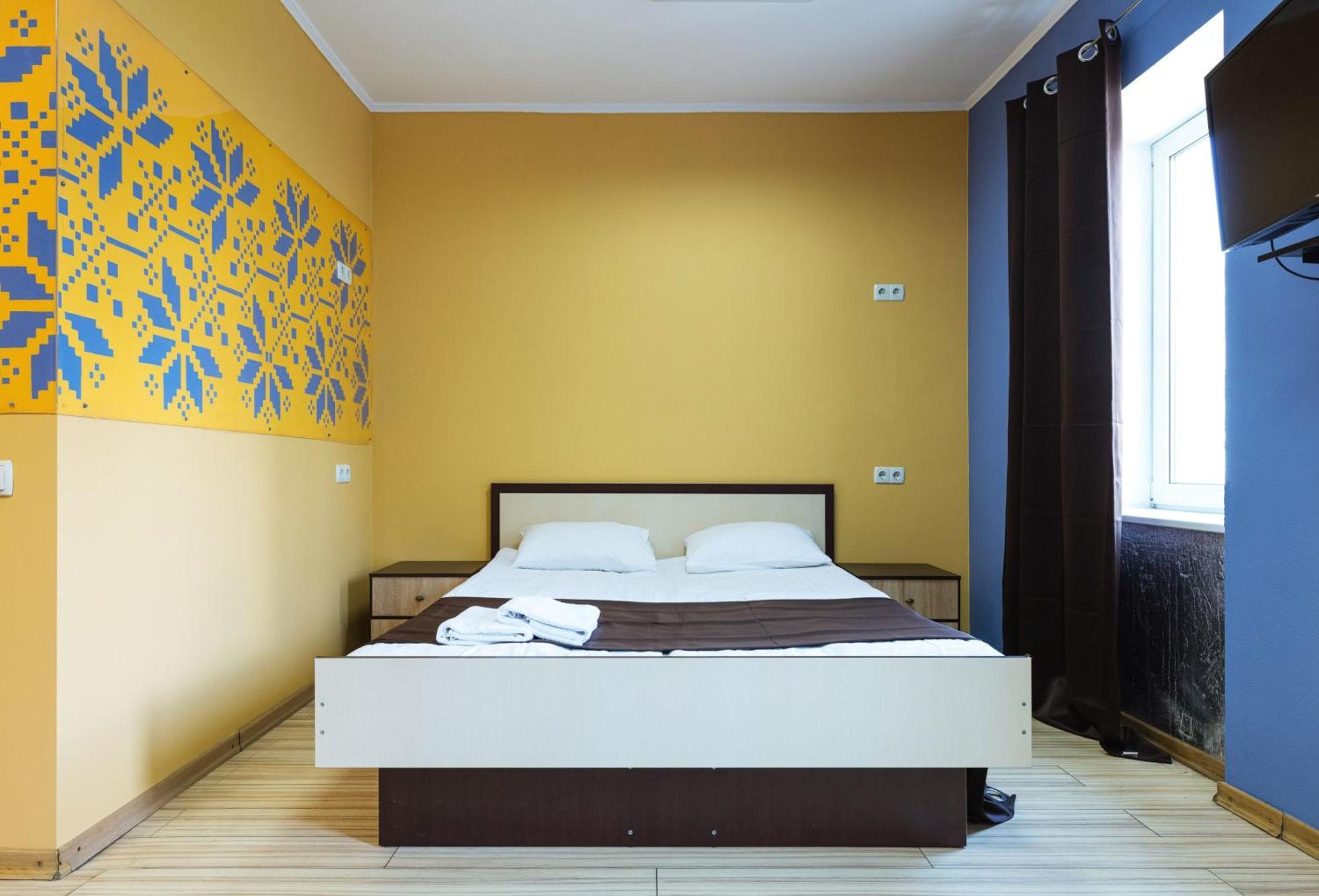 Guest House "Vladimirskaya 42" Kiev Ngoại thất bức ảnh