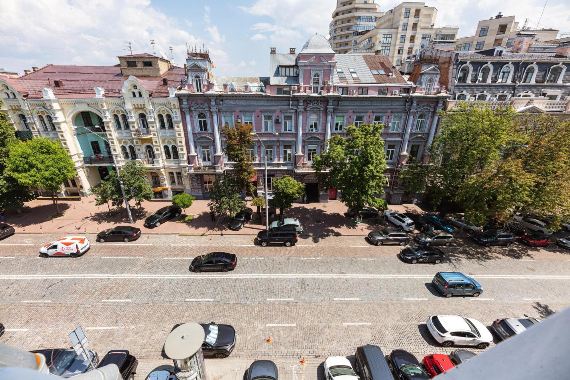 Guest House "Vladimirskaya 42" Kiev Ngoại thất bức ảnh