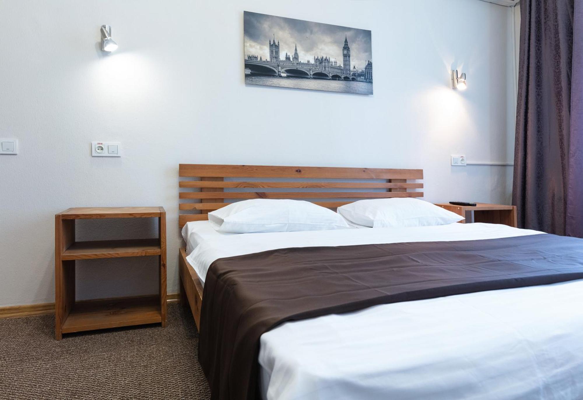 Guest House "Vladimirskaya 42" Kiev Ngoại thất bức ảnh