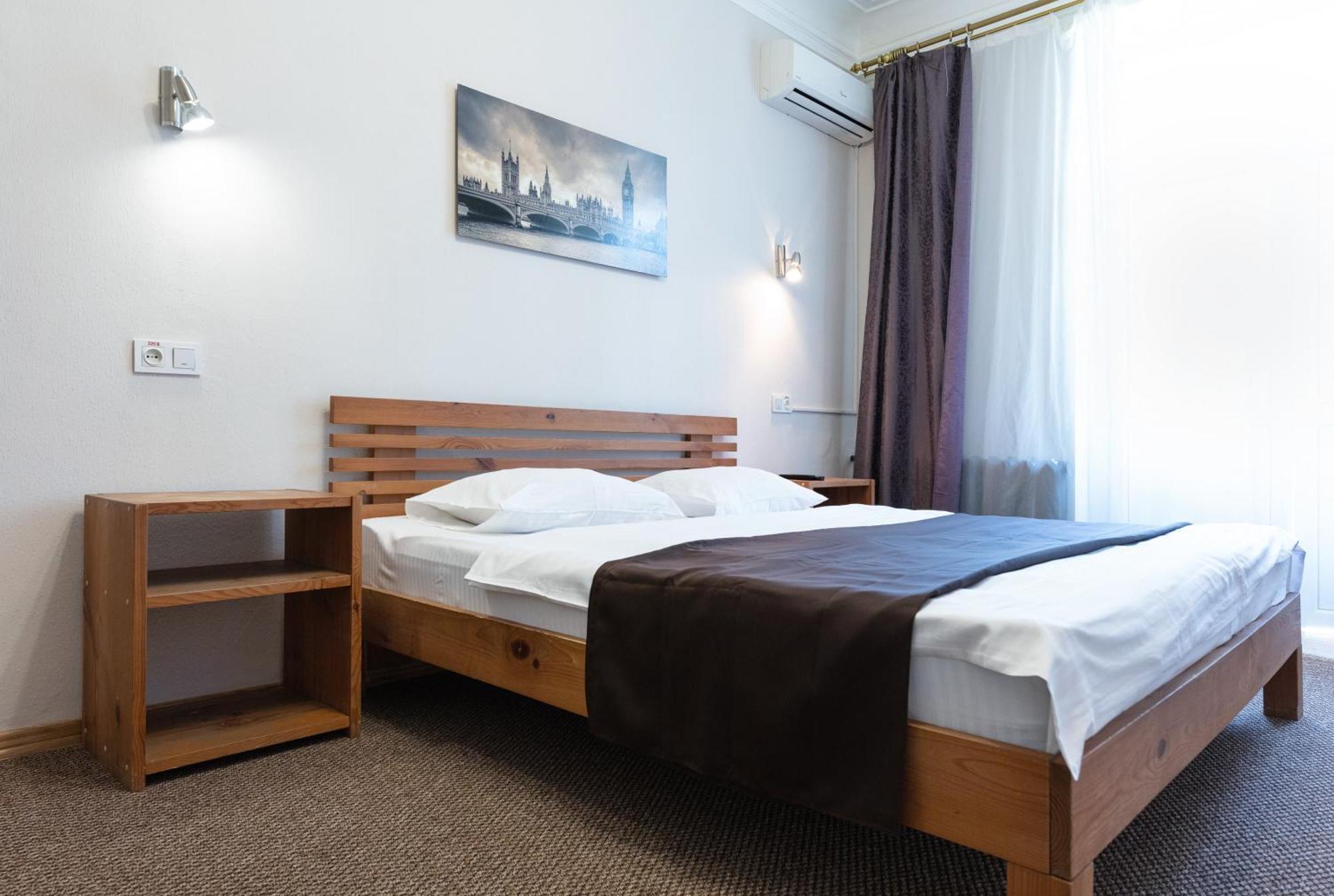 Guest House "Vladimirskaya 42" Kiev Ngoại thất bức ảnh