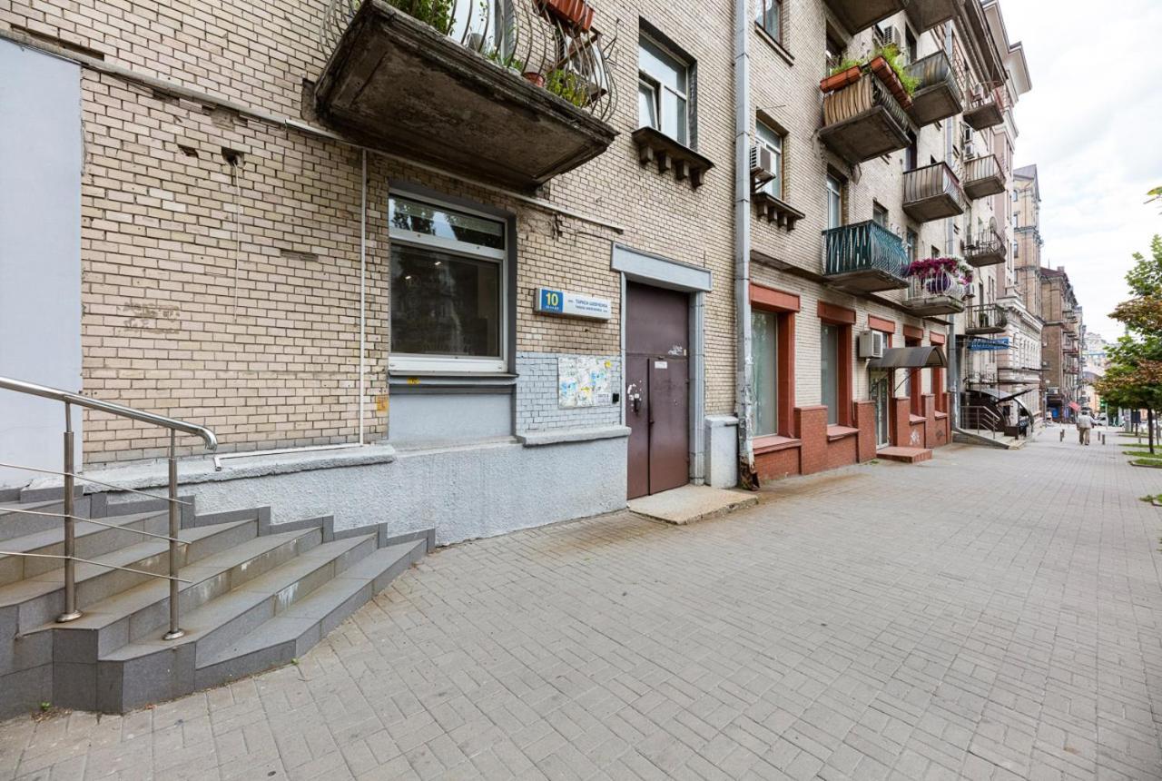 Guest House "Vladimirskaya 42" Kiev Ngoại thất bức ảnh