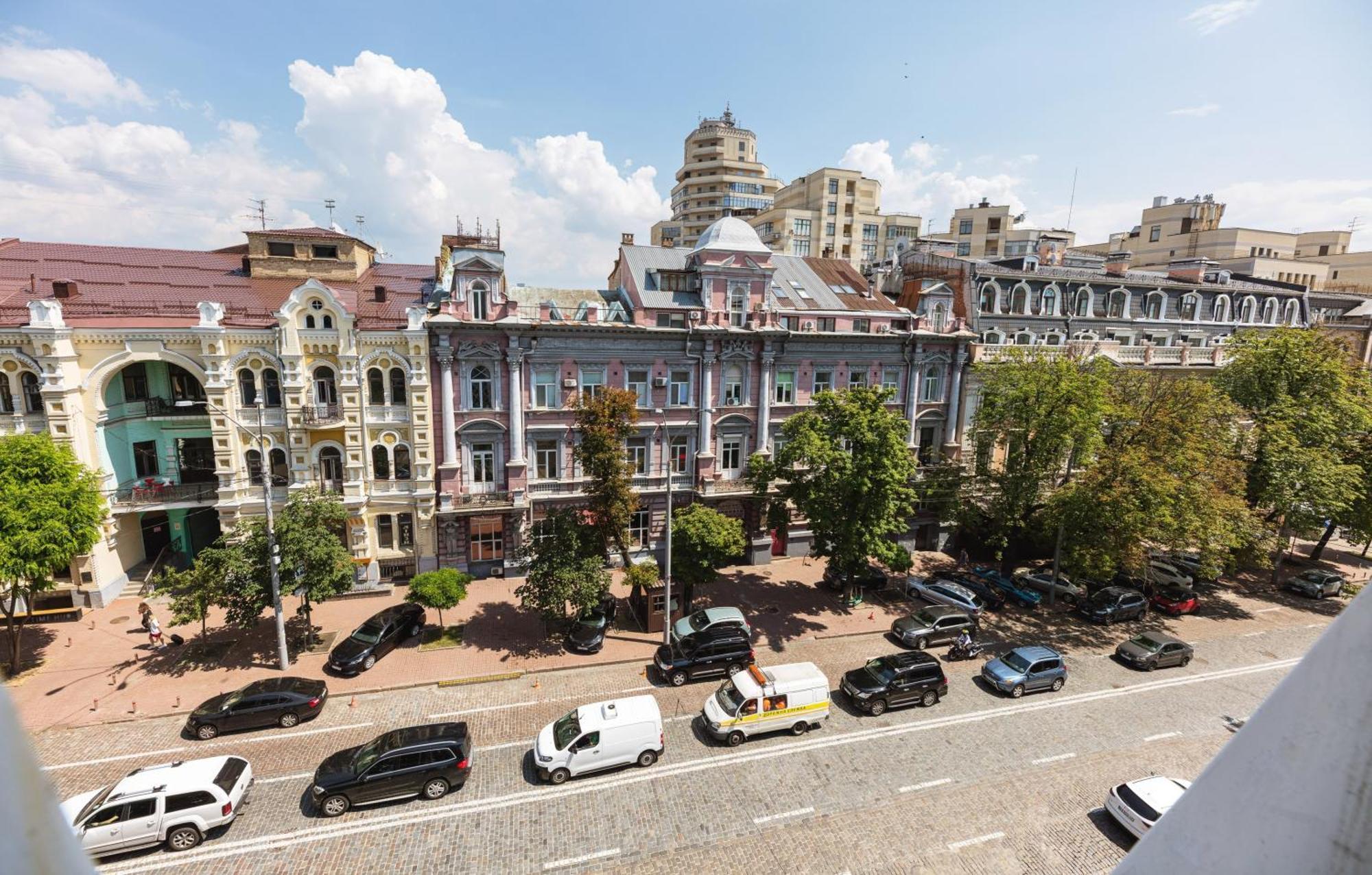 Guest House "Vladimirskaya 42" Kiev Ngoại thất bức ảnh