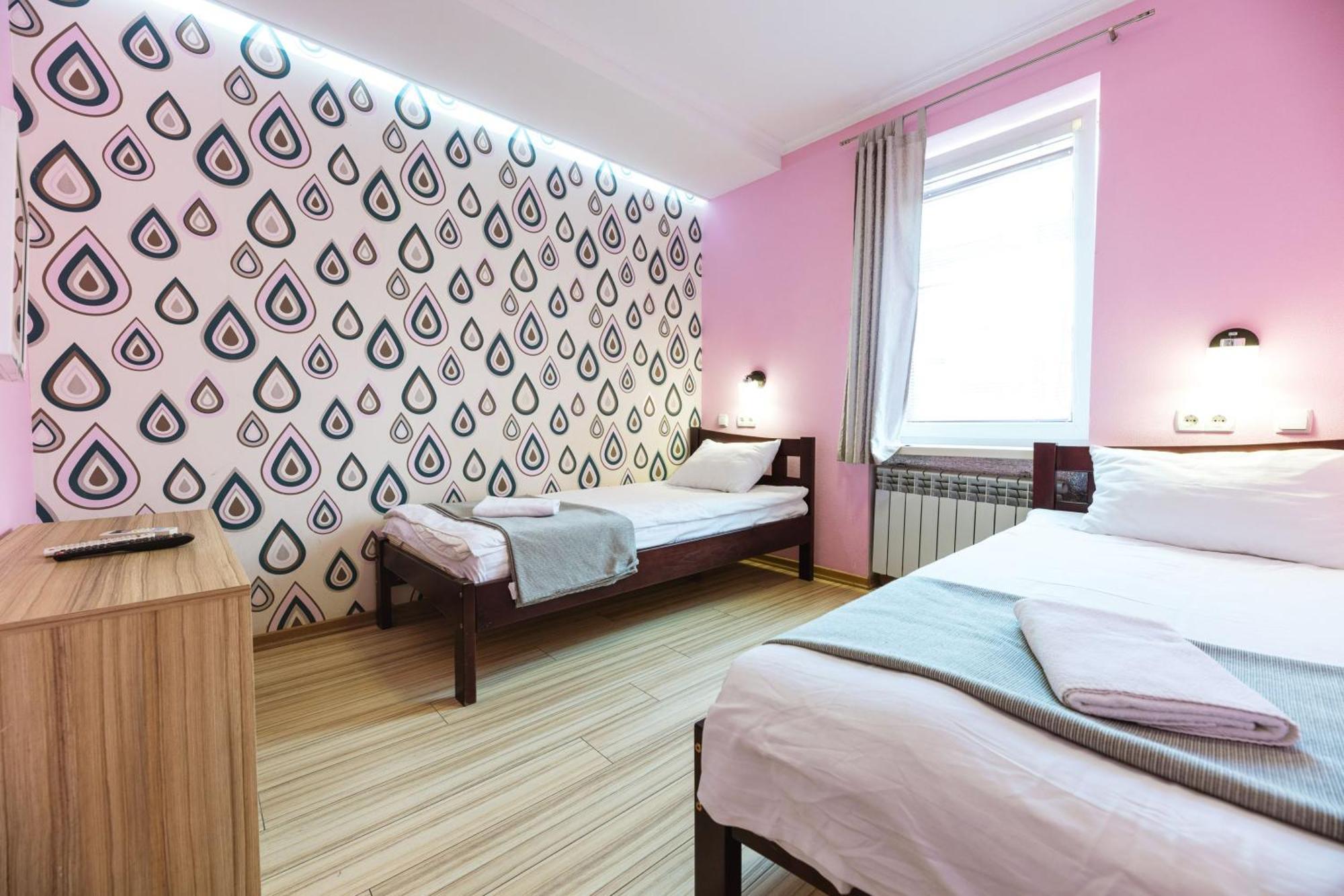 Guest House "Vladimirskaya 42" Kiev Ngoại thất bức ảnh
