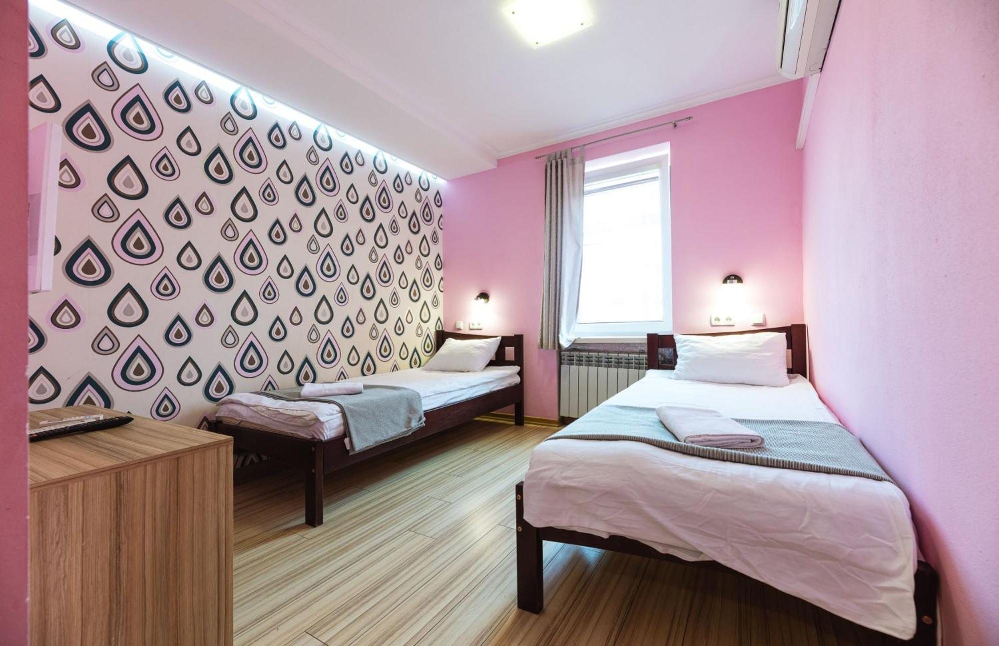 Guest House "Vladimirskaya 42" Kiev Ngoại thất bức ảnh