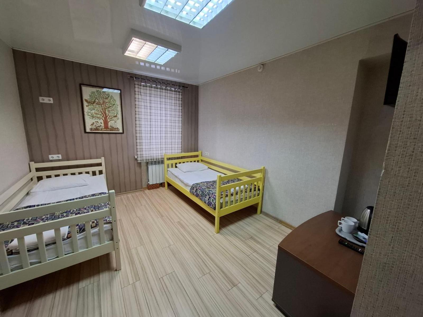 Guest House "Vladimirskaya 42" Kiev Ngoại thất bức ảnh