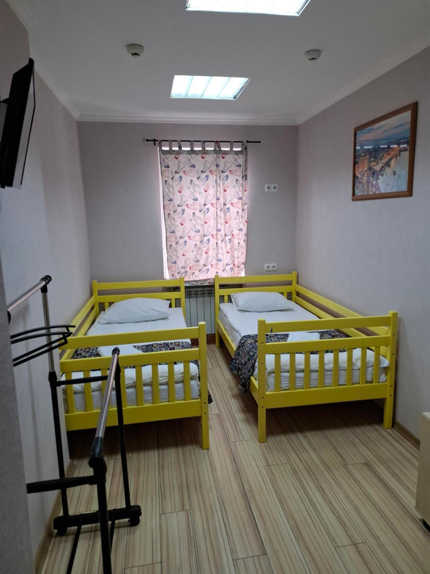 Guest House "Vladimirskaya 42" Kiev Ngoại thất bức ảnh