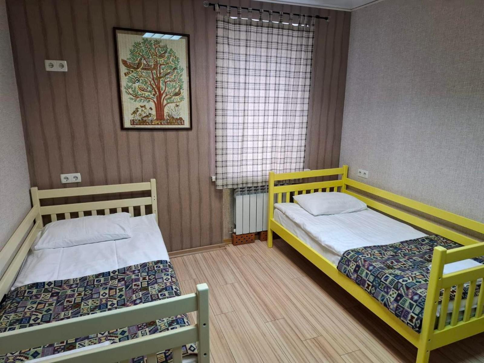 Guest House "Vladimirskaya 42" Kiev Ngoại thất bức ảnh