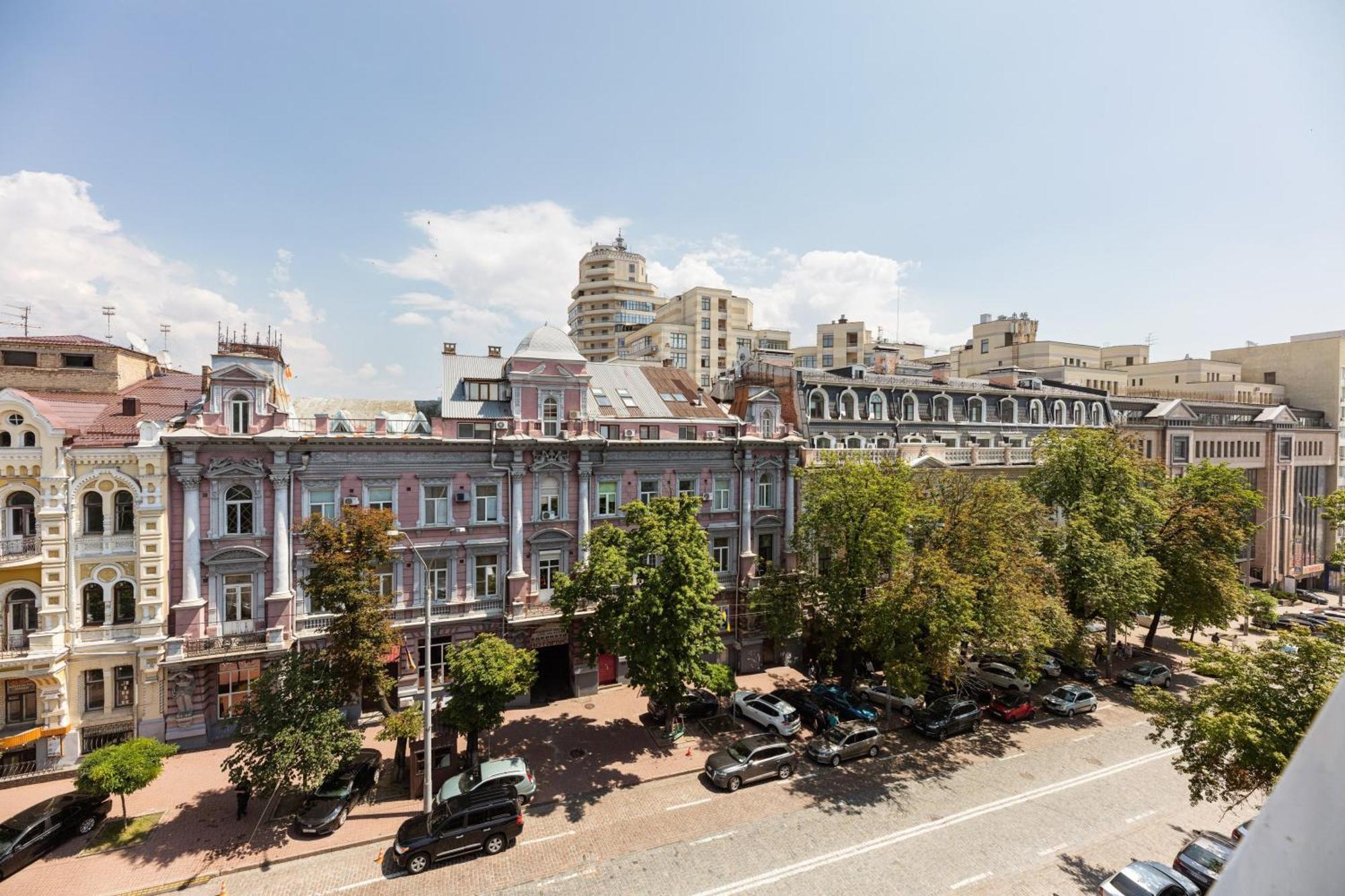 Guest House "Vladimirskaya 42" Kiev Ngoại thất bức ảnh