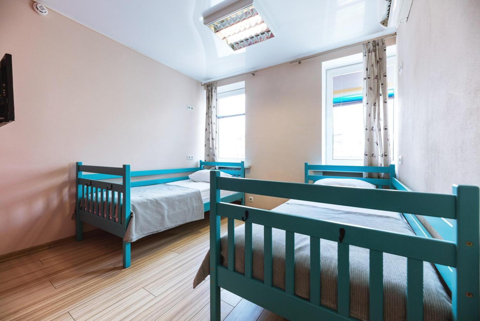 Guest House "Vladimirskaya 42" Kiev Ngoại thất bức ảnh